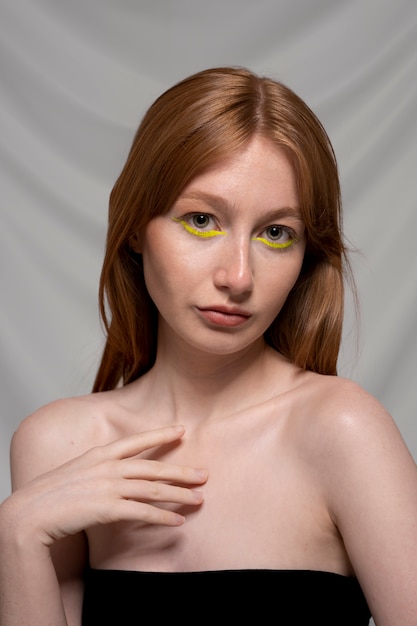 Kostenloses Foto nahaufnahme porträt einer person mit make-up-liner