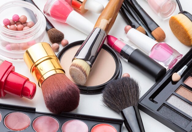 Nahaufnahme Sammlung von Make-up und Schönheitsprodukten