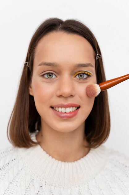 Nahaufnahme Smiley Frau mit Make-up