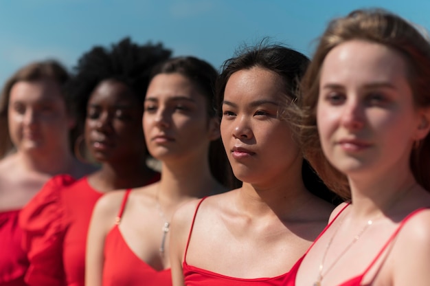 Kostenloses Foto nahaufnahme von frauen, die selfie machen