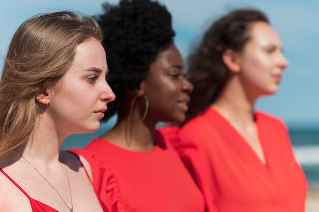 Nahaufnahme von Frauen, die Zeit miteinander verbringen