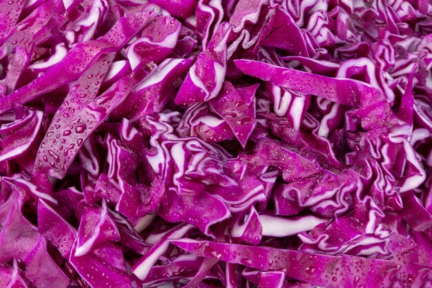 Nahaufnahme von geschnittenem Rotkohl