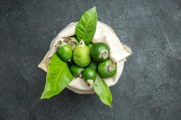 Nahaufnahme von kleinen Vitaminbomben frische Feijoas-Früchte