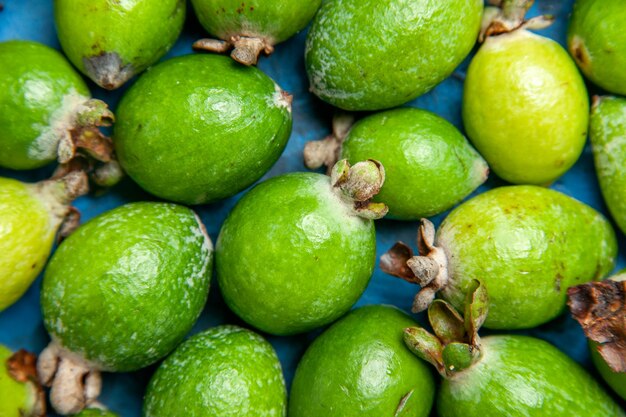 Nahaufnahme von kleinen Vitaminbomben frische Feijoas-Früchte