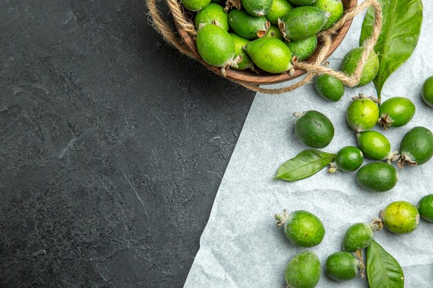 Nahaufnahme von kleinen Vitaminbomben frische Feijoas-Früchte