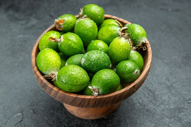 Nahaufnahme von kleinen Vitaminbomben frische Feijoas-Früchte