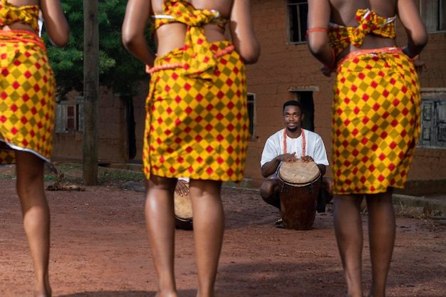 Kostenloses Foto nahaufnahme von tänzern in nigeria