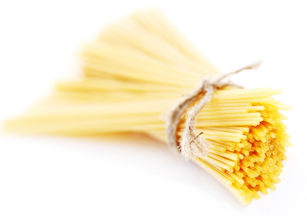 Nahaufnahme von ungekochten Spaghetti