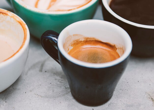 Nahaufnahme von verschiedenen heißen Kaffee