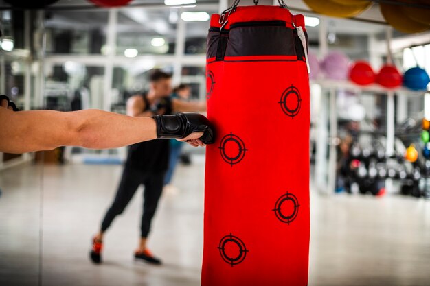 Nahaufnahmeansicht der Boxerhand