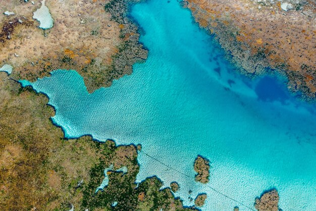 Nahaufnahmeaufnahme der Inseln und des Ozeans einer 3D-Karte auf Leinwand