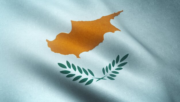 Nahaufnahmeaufnahme der wehenden Flagge von Zypern mit interessanten Texturen