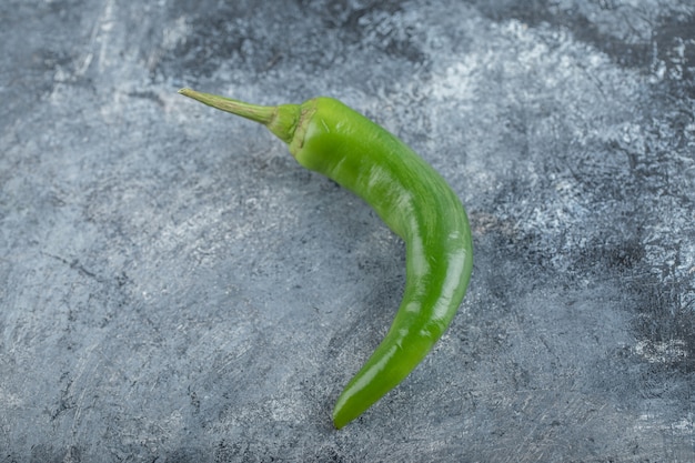 Nahaufnahmefoto des grünen scharfen Chilipfeffers. Hochwertiges Foto