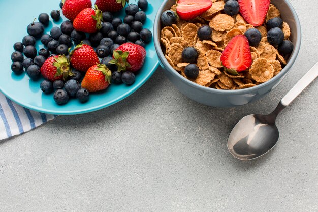 Nahaufnahmefrühstück mit Müsli