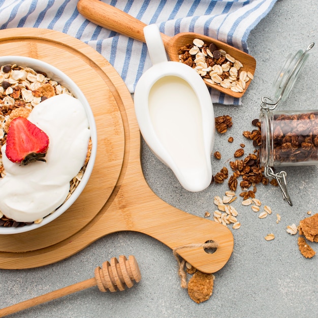 Nahaufnahmefrühstück mit Müsli