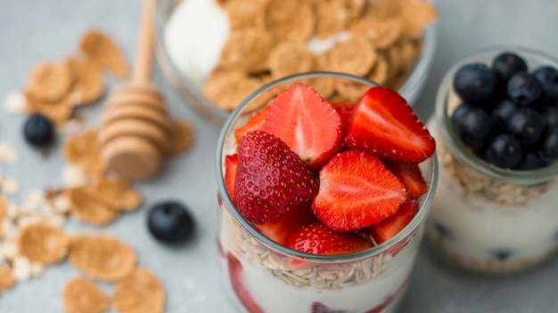 Nahaufnahmefrühstück mit Müsli