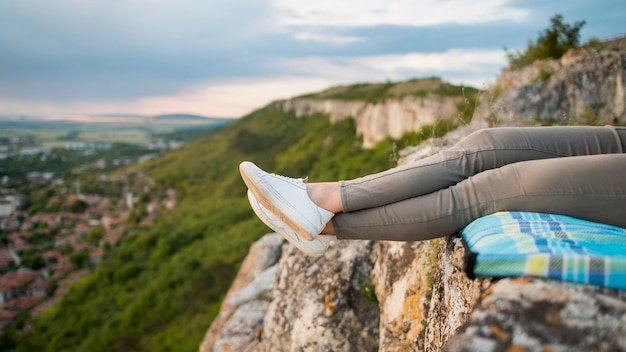 Nahaufnahmereisender, der Urlaub genießt