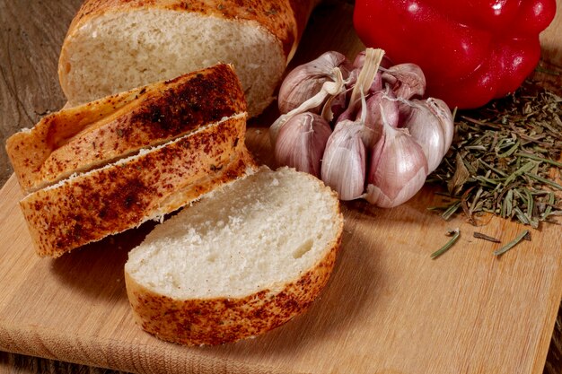 Nahaufnahmescheiben brot und Knoblauch