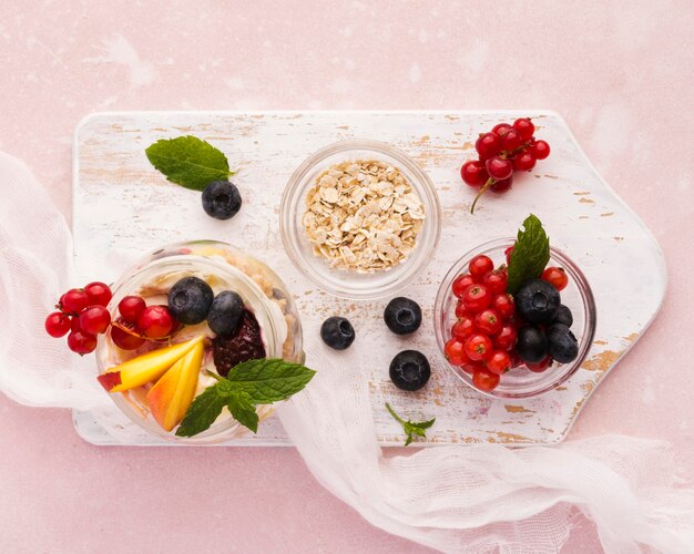 Natürliche gesunde Desserts auf Stoff