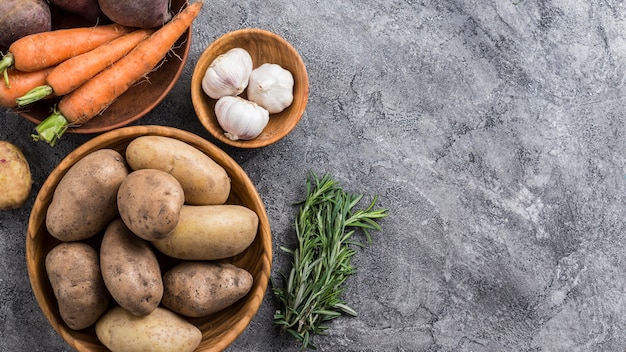 Naturkartoffeln mit Kopierraum