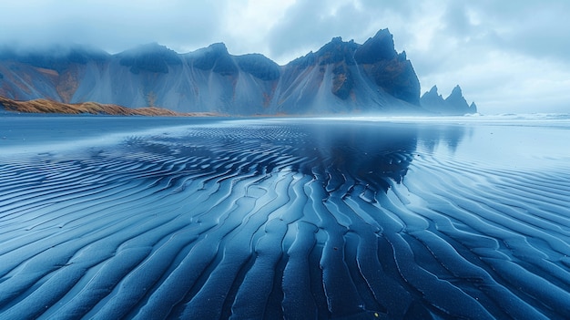 Kostenloses Foto naturlandschaft mit schwarzem sand am strand