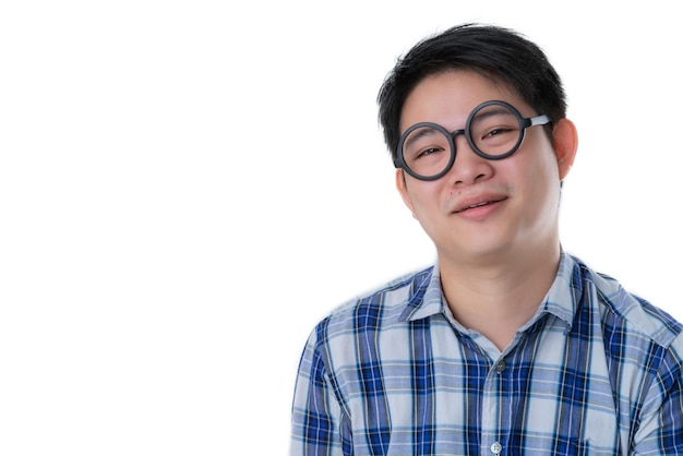 Nerd asiatische Brille Männer Hand berühren schwarze runde Brille weißen Hintergrund