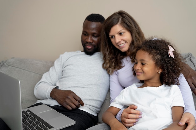 Nette Familie, die Zeit zusammen verbringt