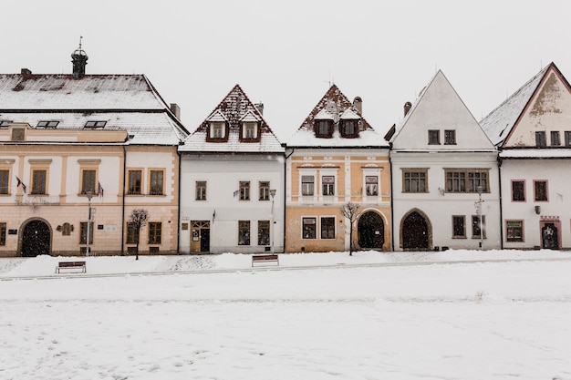 Nette Häuser im Winter