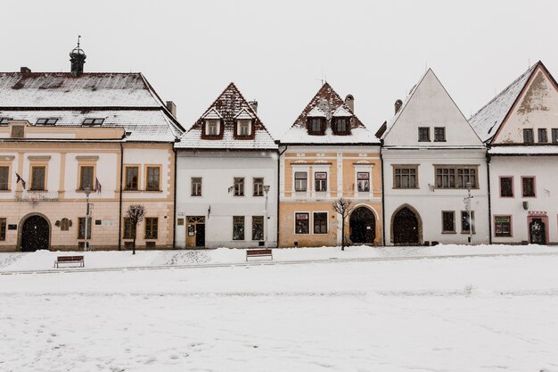 Nette Häuser im Winter