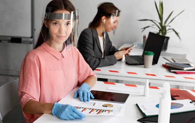 Neue Normalität im Büro für Firmenangestellte