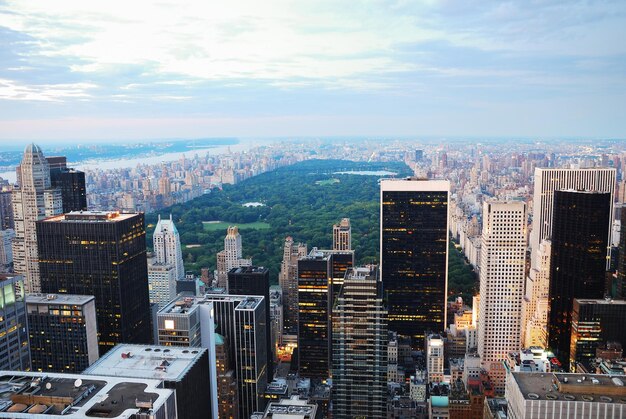 New York City in der Abenddämmerung