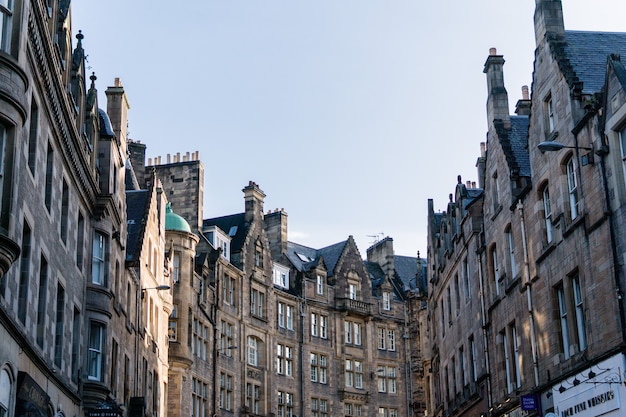 niedrige Winkel Edinburgh hohe Gebäude in der Innenstadt, Schottland