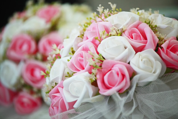Nizza Bouquet mit weißen und rosa Blüten