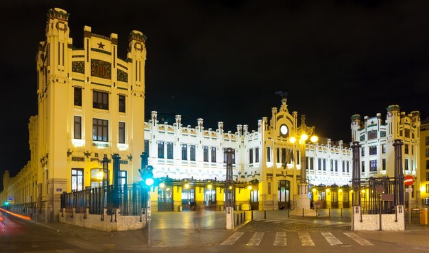 Nordstation (Estacio del Nord) in der Nacht. Valencia