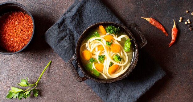 Nudelsuppe von oben für Wintergerichte