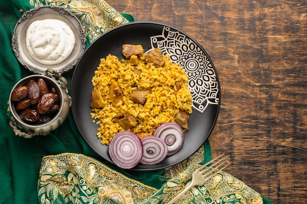 Oben Ansicht köstlichen Reis mit Zwiebel