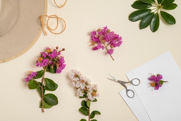 Oben Ansicht Stillleben mit Blumenpresstechnik