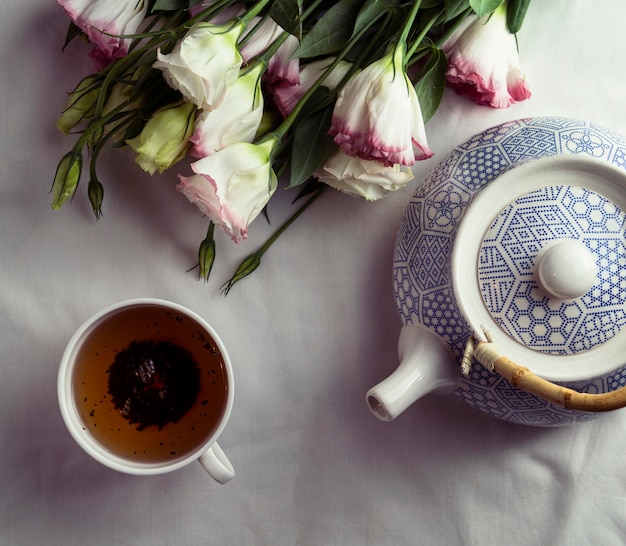 Oben Ansicht Teetasse und Teekanne