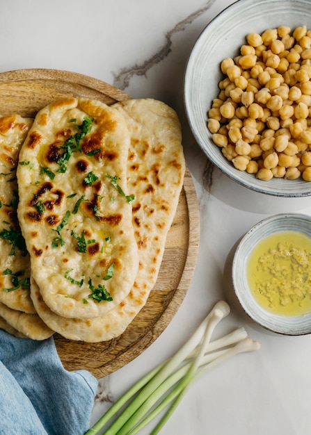 Oberansicht Schüssel mit pakistanischem Essen