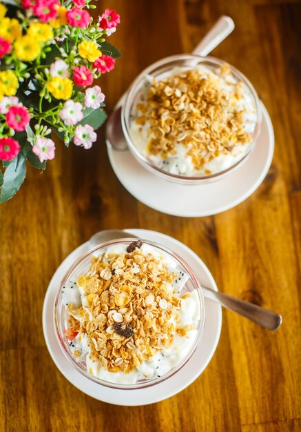 Obst mit Müsli