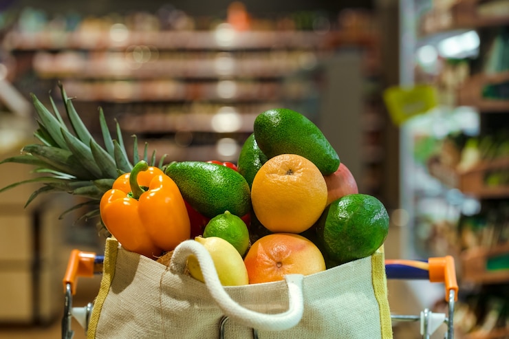 Kostenlose Foto öko-tasche mit verschiedenen obst und gemüse