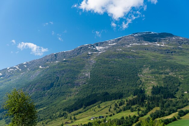 Kostenloses Foto olden norwegen 28. juni 2023 berg