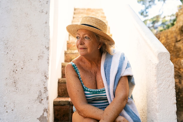 Oldies amüsieren sich am Strand