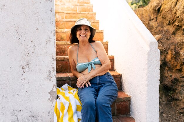 Oldies amüsieren sich am Strand