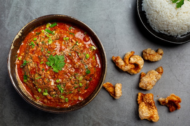 Ong Chili auf einer Tafel