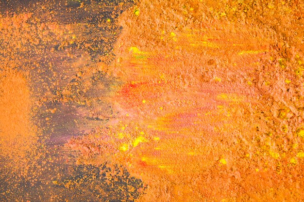 Orange buntes Pulver auf Tabelle