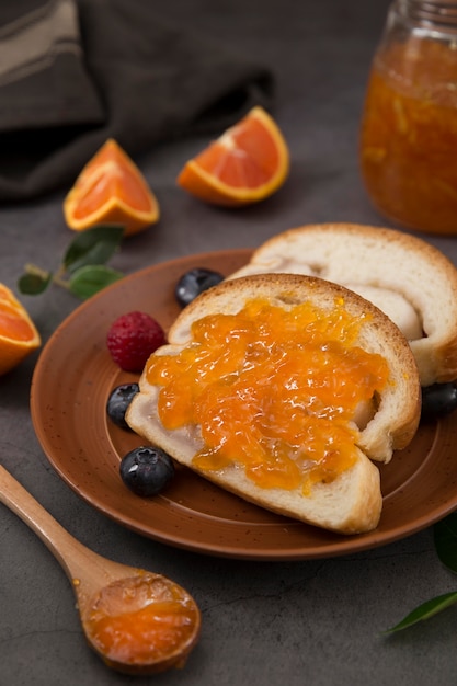 Kostenloses Foto orange hausgemachte köstliche marmelade hohe ansicht