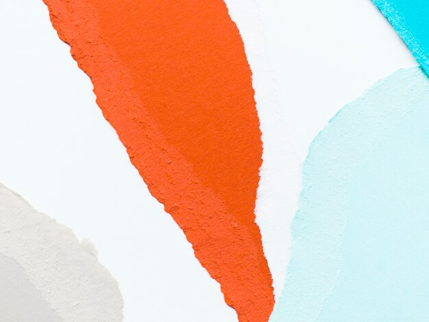 Orange und blaues zerrissenes Papier