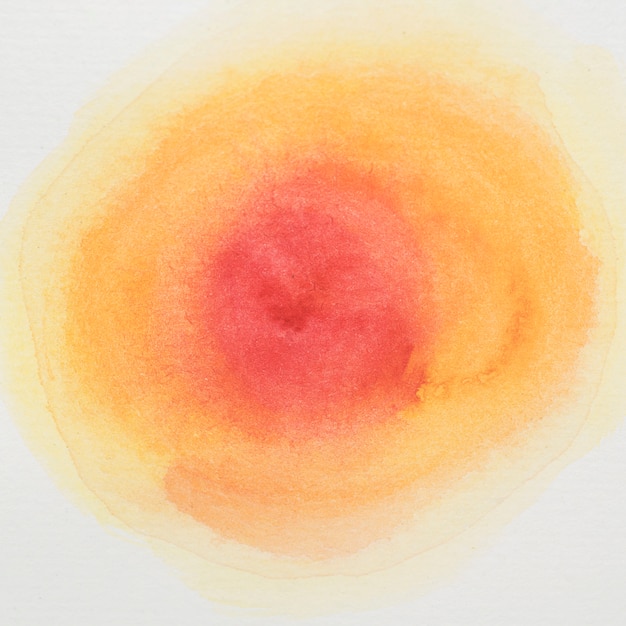 Orange und rote Farben auf weißem Papier
