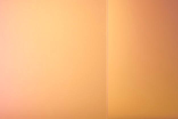Orangefarbener Produkthintergrund mit gemustertem Glas